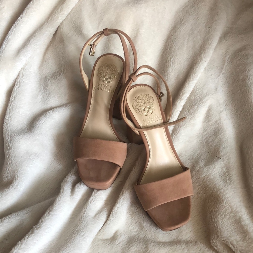 BRAND NEW Vince Camuto Nude Platforms
